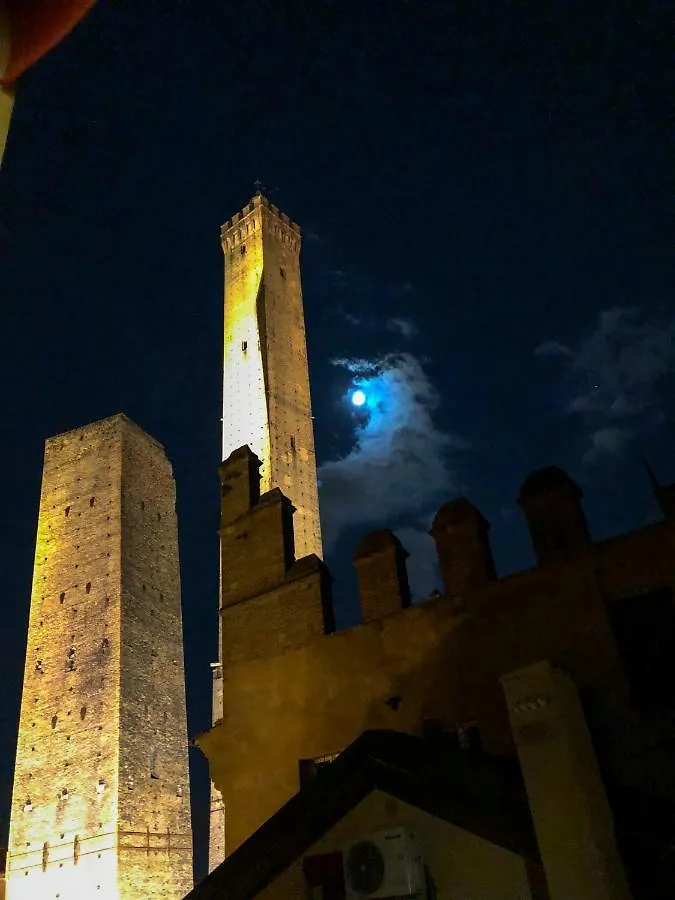 Asinelli Panoramic Rooftop, In Front Of The Two Towers Bologna
