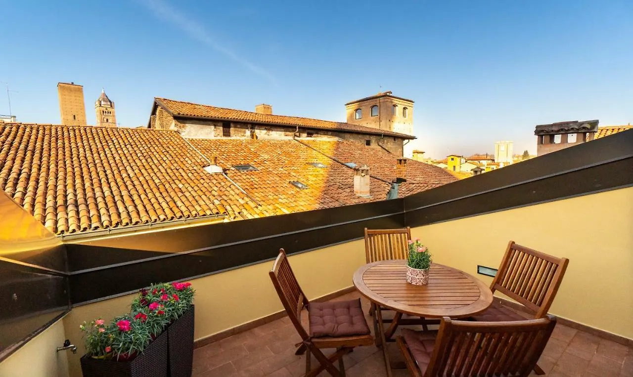 Asinelli Panoramic Rooftop, In Front Of The Two Towers Bolonya Daire