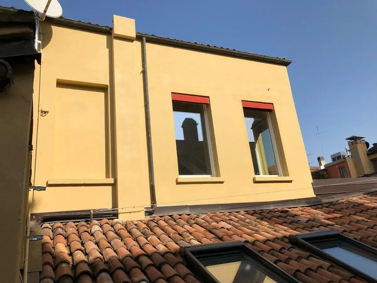 Asinelli Panoramic Rooftop, In Front Of The Two Towers Bolonya Daire